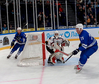 Хоккейный турнир силовиков в Новосибирске посетил мэр Кудрявцев