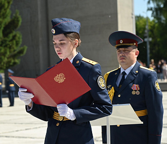 Присягу Родине принесли на Монументе Славы сотрудники ГУФСИН
