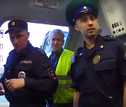 Покурившего на борту самолёта иностранца задержали в Толмачёво