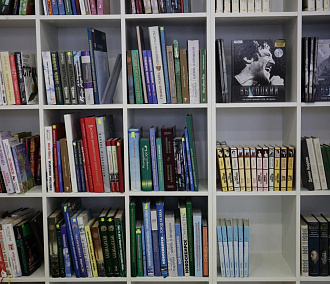 Тысячу детских книг подарили сельским библиотекам новосибирцы