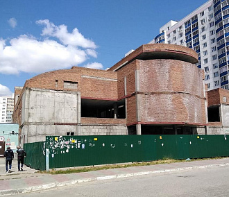 Недостроенное здание торгового центра на Горском продают за 68 миллионов