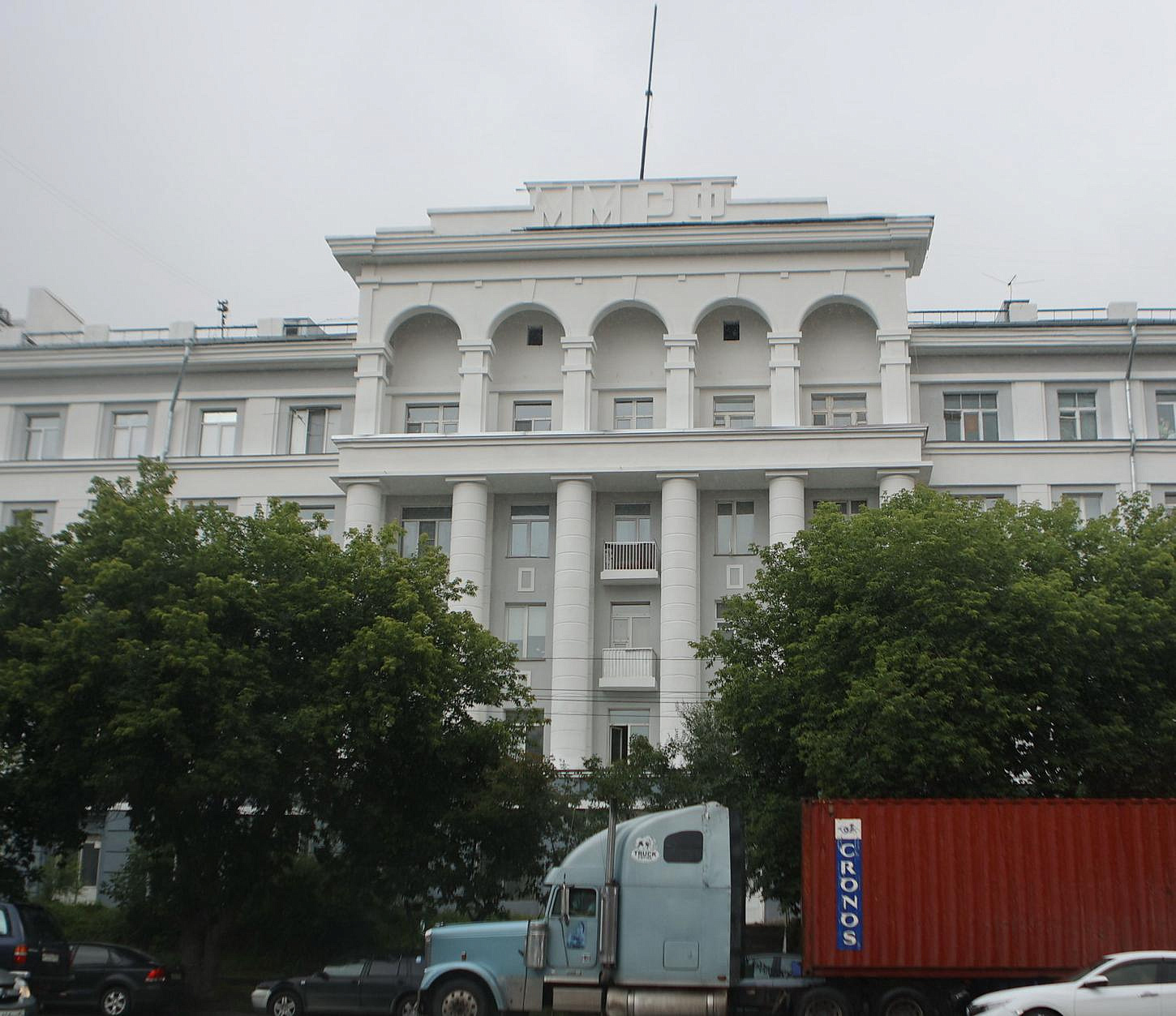 Дворец для грузчиков: смотрим на отреставрированную сталинку на Фабричной