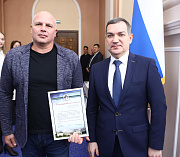 Мэр Кудрявцев наградил лучших тренеров Новосибирска