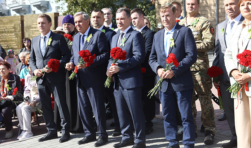 Мэр Кудрявцев возложил цветы в память о блокаде Ленинграда