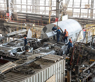 Часть нового генератора весом более 100 тонн установили на ТЭЦ-3