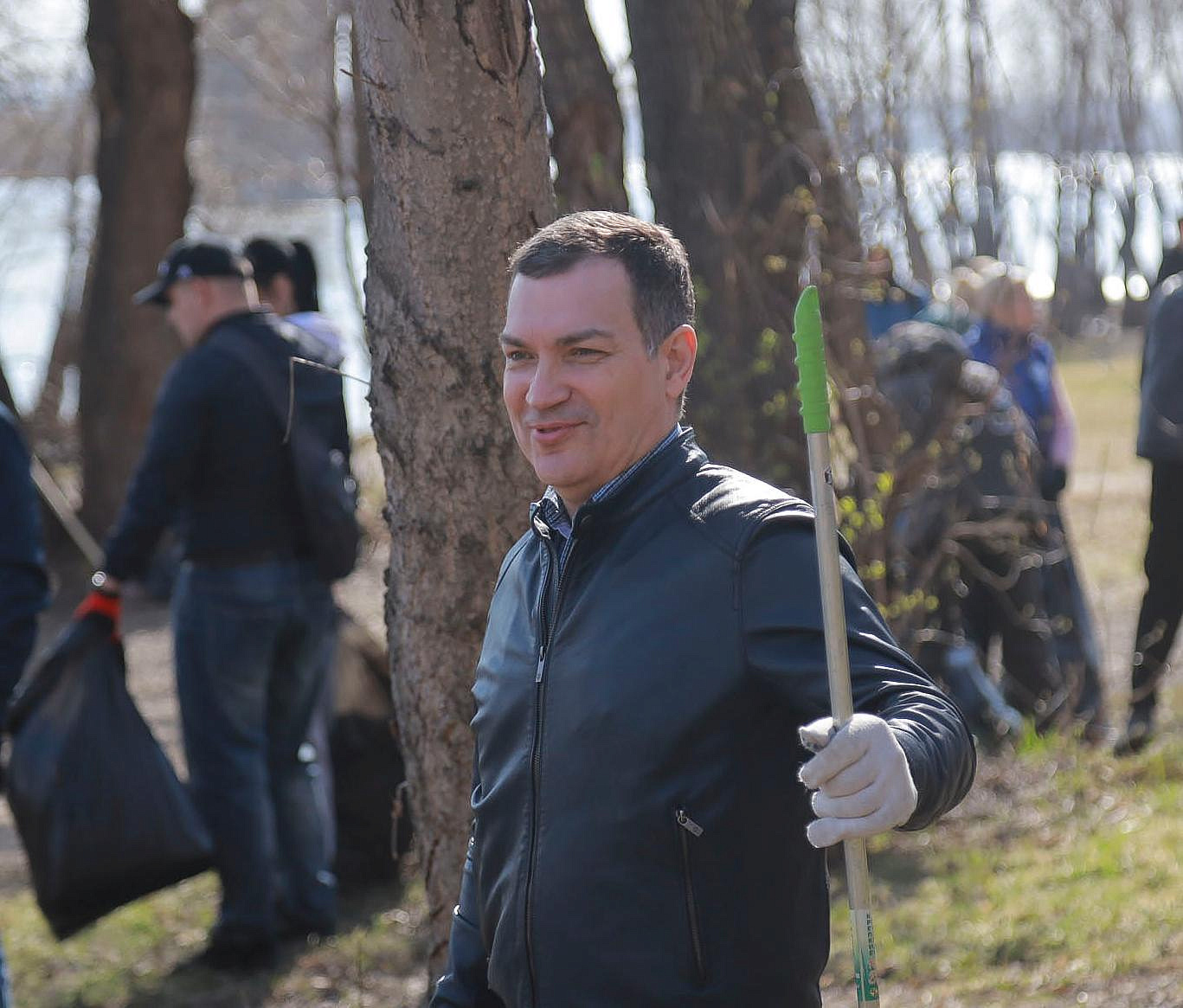 Мэр Кудрявцев поздравляет новосибирцев с Днём Весны и Труда