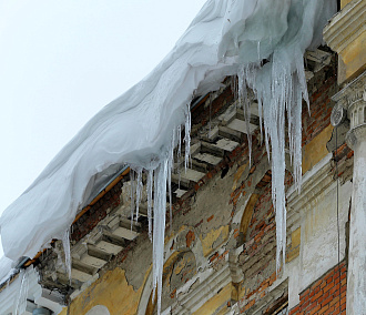 На 250 000 рублей штрафуют УК за плохую уборку снега в Новосибирске