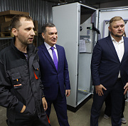 Мэр Кудрявцев проверил работу бизнес-инкубатора на улице Троллейной