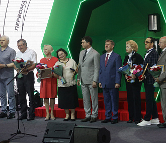 Премиями мэрии отметили лучших новосибирцев накануне Дня города