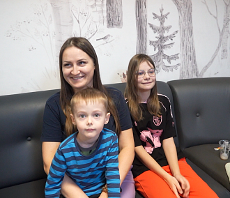 Для детей и мам: семьи проходят 14-дневную реабилитацию в центре «Заря»