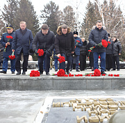 Мэр Кудрявцев возложил цветы к Вечному огню в День неизвестного солдата