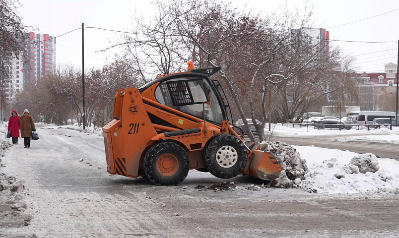 «Тёщины руки» и пескоразбрасыватели работают на улицах Ленинского района