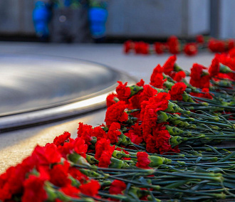 Неизвестных солдат вспомнили на Монументе Славы в Новосибирске