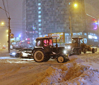 На уборку снежных валов в Новосибирске дорожникам дали неделю