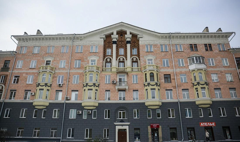 Самую красивую «сталинку» левобережья избавят от бухтящего фасада