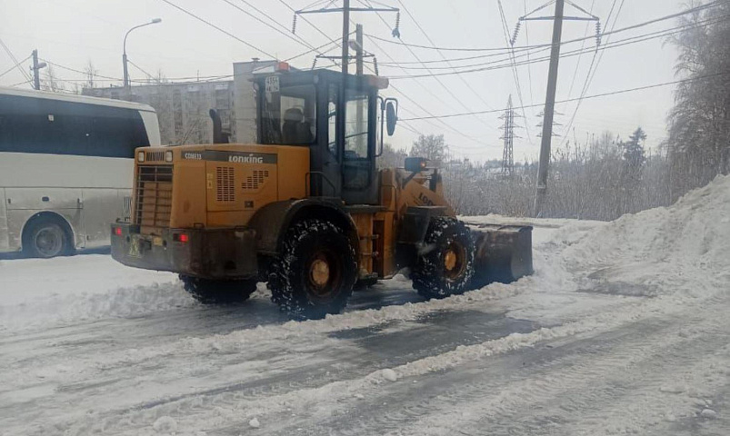 Тонной противогололёдных материалов обработали улицы Новосибирска