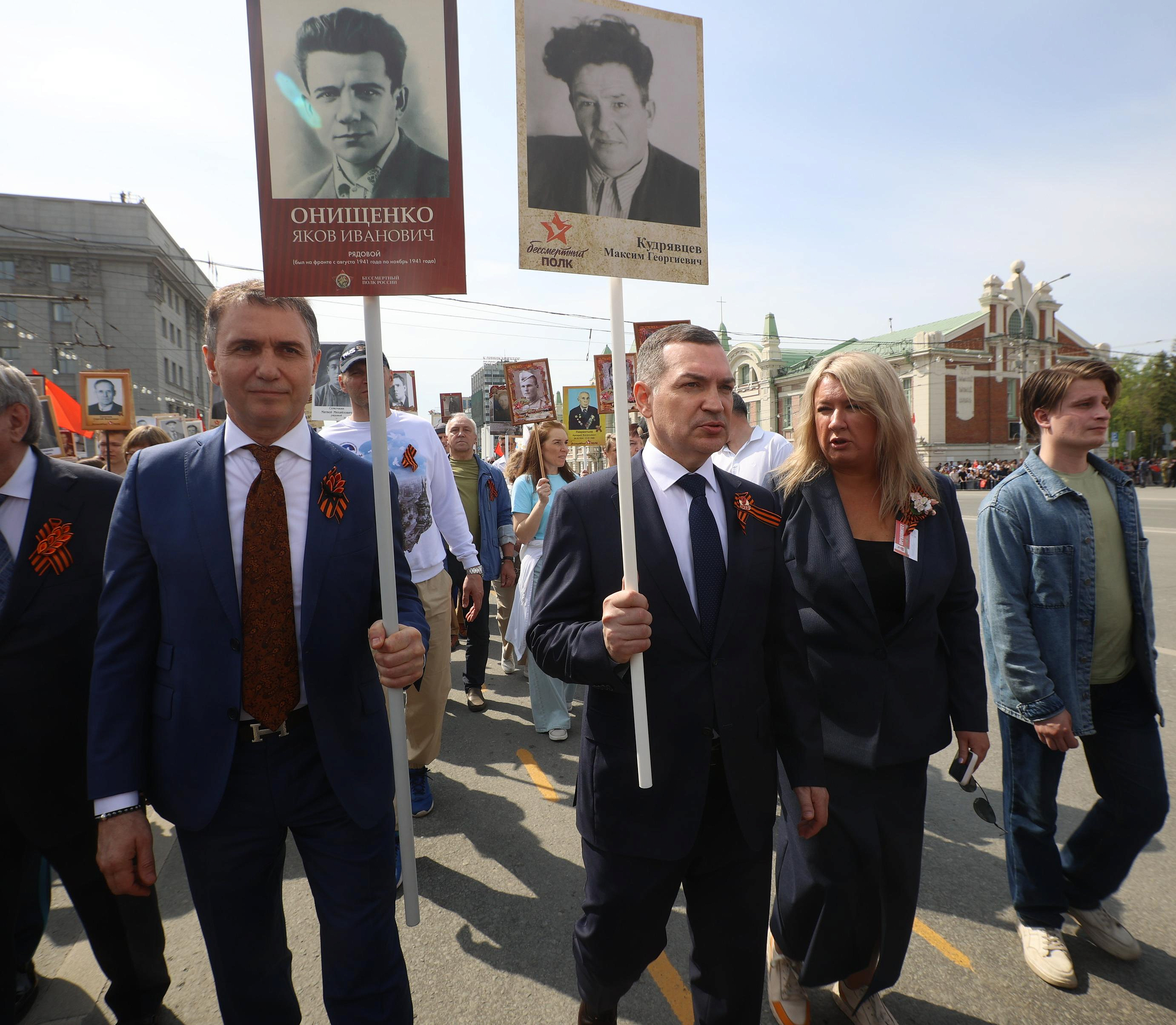 Мэр Кудрявцев пронёс по центру города портрет деда-фронтовика