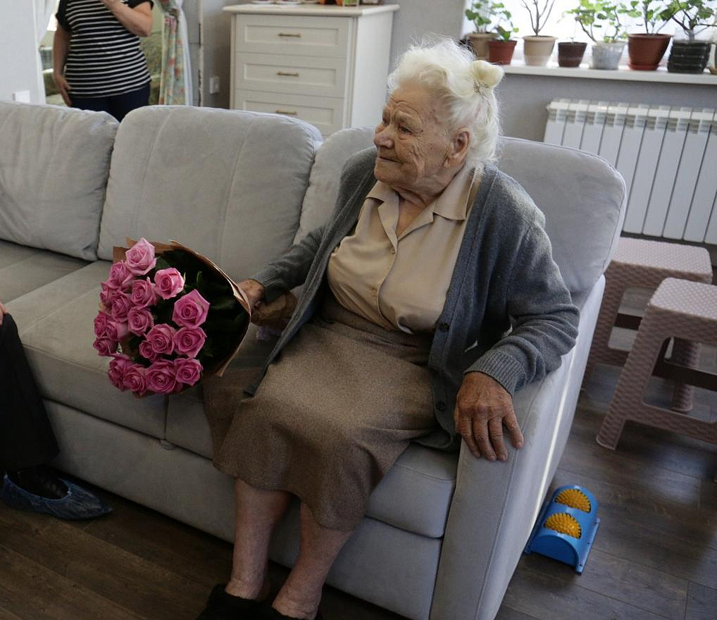 100-летняя бабушка мэру Локтю: «Живите на подножном корме»