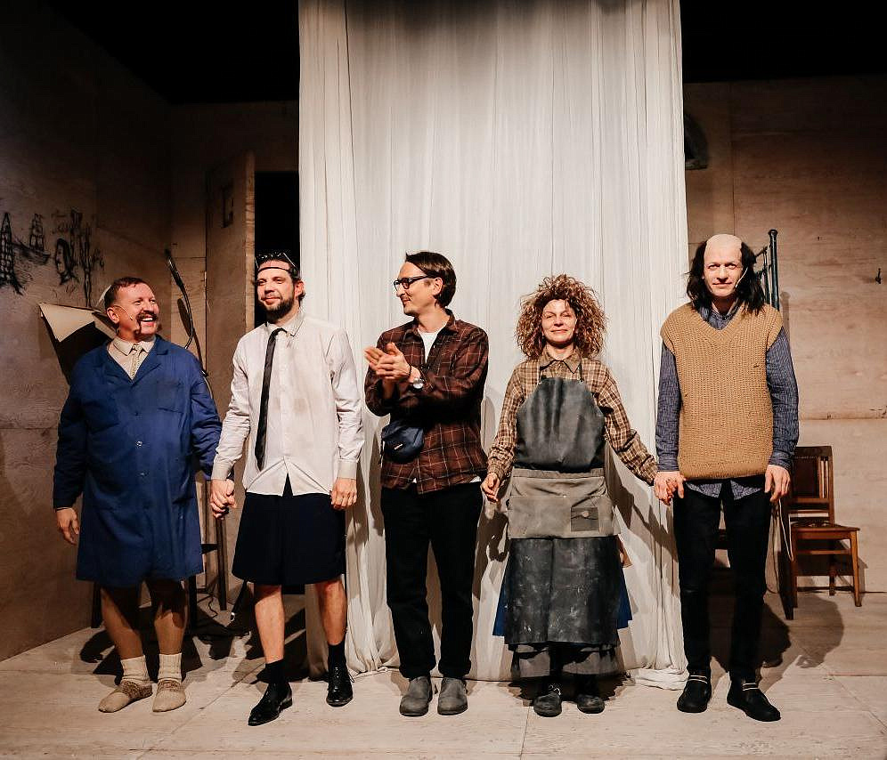 Фестиваль «Гравитация» открыли взламывающей реальность «Шинелью»