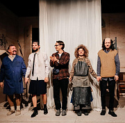 Фестиваль «Гравитация» открыли взламывающей реальность «Шинелью»