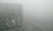 Густой туман в Новосибирске значительно ухудшил видимость на дорогах