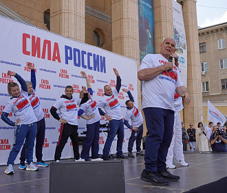 «Единая Россия» завершила марафон «Сила России» зарядкой с олимпийцами