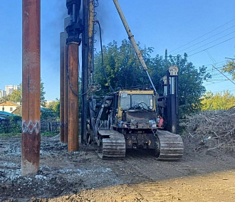 Гаражи сносят для стройки пешеходного моста через Транссиб в Новосибирске