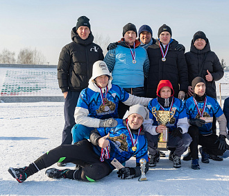 Восемь команд сыграли в мини-футбол на снегу в поддержку бойцов СВО