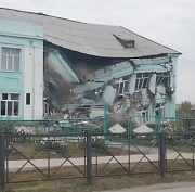 Обрушилась часть здания школы №5 в Татарске Новосибирской области