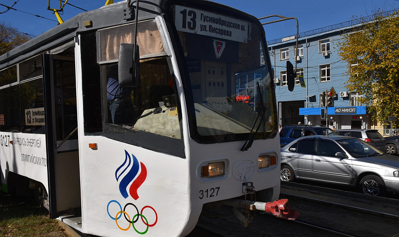 Олимпийский вагон появился у трамвая №13 в Новосибирске