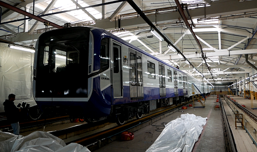 Распаковали, как подарки: защитную плёнку сняли с метропоездов «Ермак»