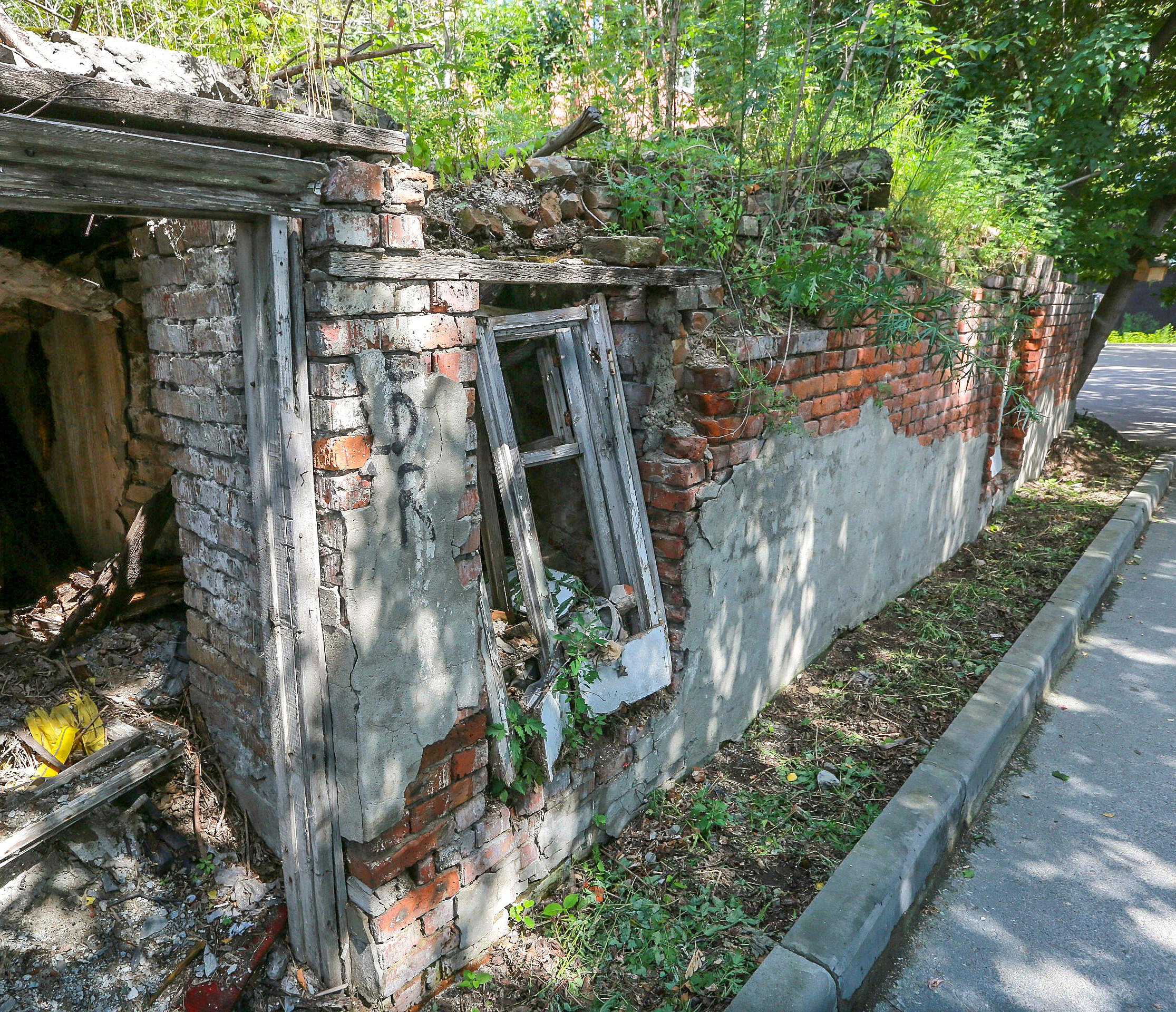 Сгоревший дом с мезонином на Фабричной должны восстановить до 2027 года