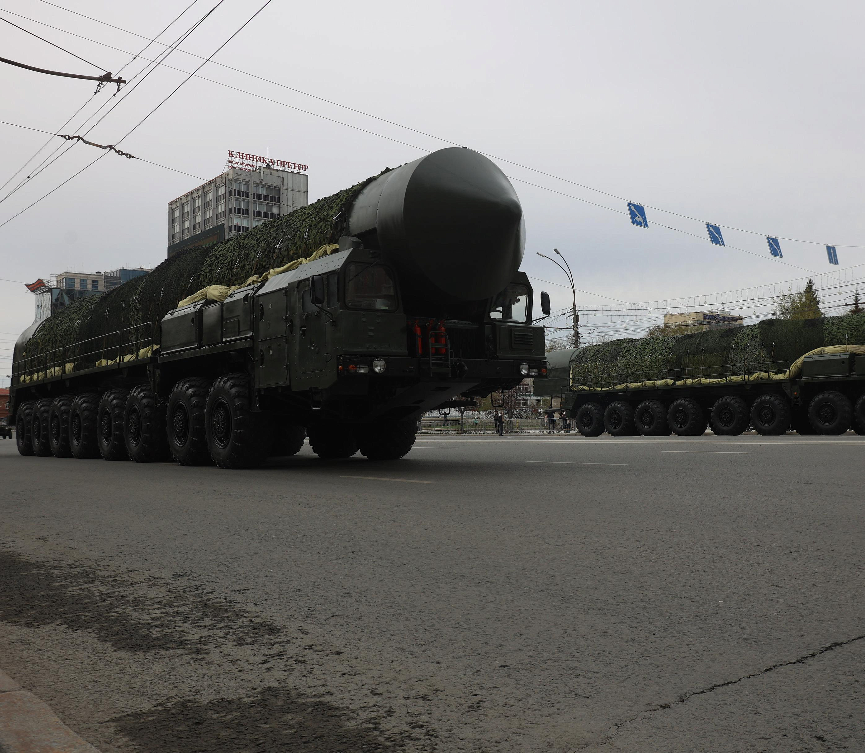 Мощь российского оружия: фото с репетиции парада Победы на площади Ленина