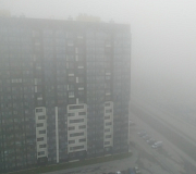 Густой туман в Новосибирске значительно ухудшил видимость на дорогах