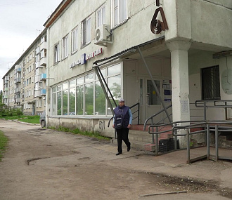 Почтальон из Криводановки 42 года разносит письма