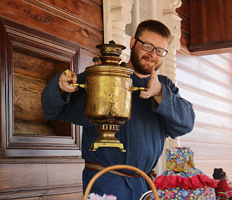 Мэра Локтя в День города напоили чаем с дымком в конторе Будагова