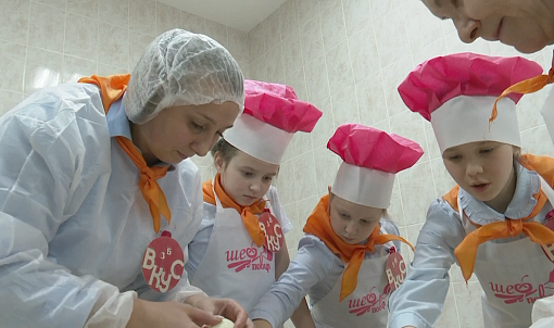 Пироги за 13 минут испекли на битве школьников в Новосибирске