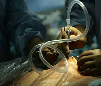 Хирурги центра Мешалкина спасли мужчину с рубцами на сердце