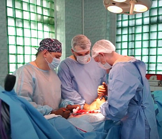 Новосибирские ортопеды сделали операцию «хрустальной» девочке