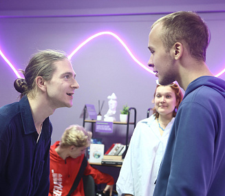 «Театр для всех»: людей с ОВЗ обучают профессии театрального педагога