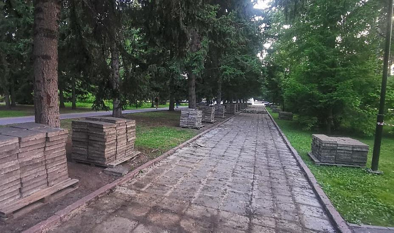 На Монументе Славы стартовал большой ремонт пешеходной аллеи