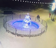 Неизвестные вандалы погасили новогодние огни в парке Новосибирска