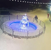 Неизвестные вандалы погасили новогодние огни в парке Новосибирска