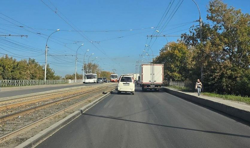 Новый асфальт уложили на улице Сибиряков-Гвардейцев в Новосибирске