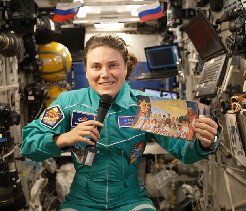Привет с орбиты: космонавтка Кикина записала послание детсадовцам