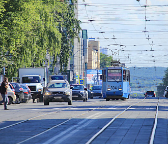 Реверсивное движение трамвая №13 продлили на Серебренниковской