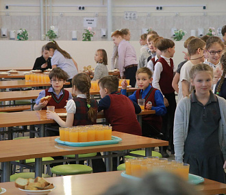 Москва даст 2,5 миллиарда на горячие обеды новосибирских школьников
