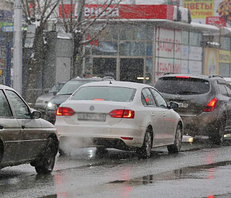 Аномальный снегопад спровоцировал 10-балльные пробки в Новосибирске