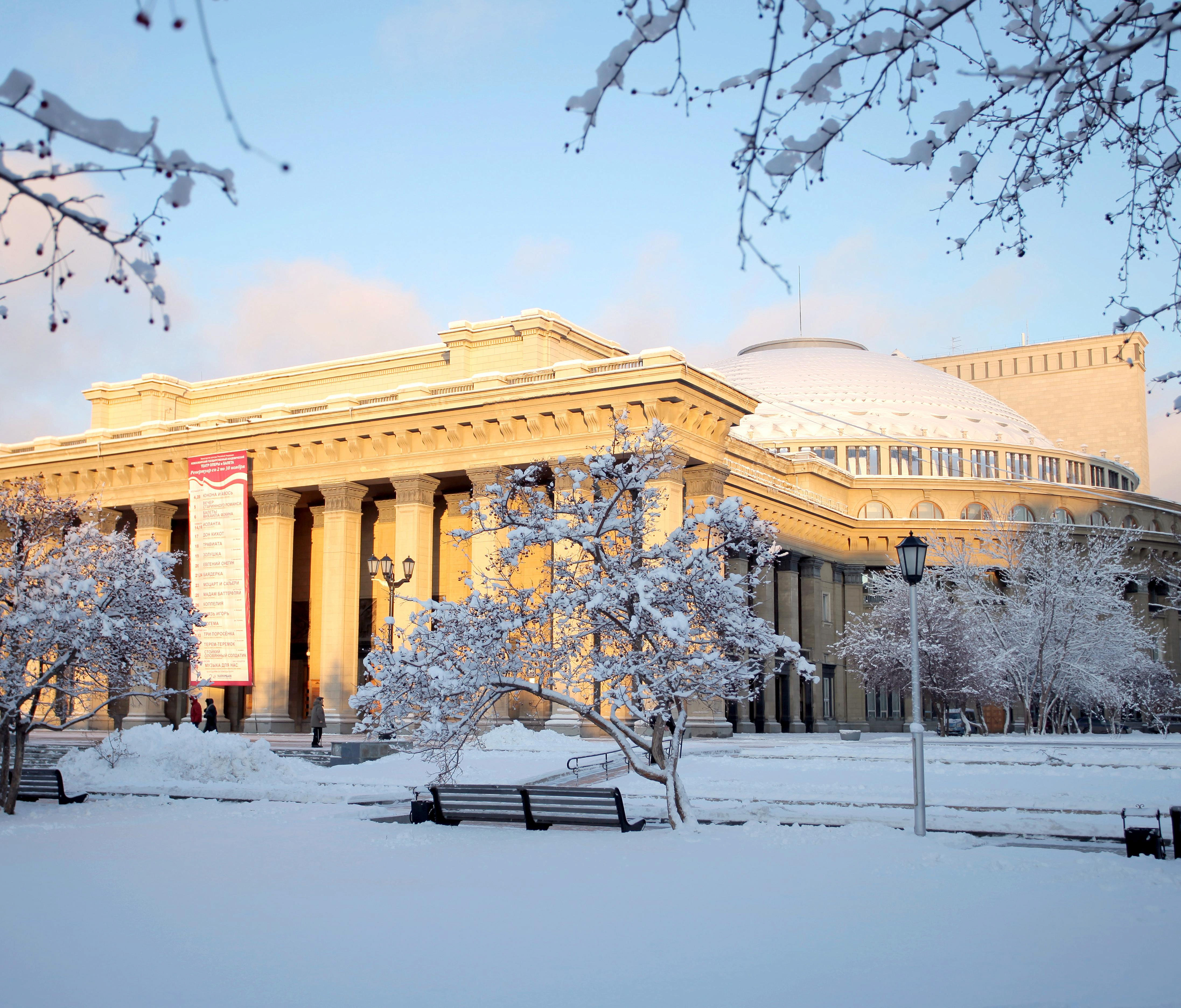 18-килограммовый оперный театр из пряничного теста слепят в Новосибирске