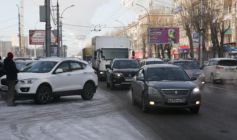 Курьера-водителя на зарплату 210 тысяч ищут в Новосибирске